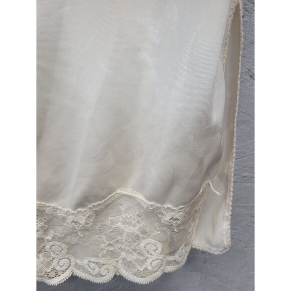 VINTAGE Beige NYLON W/ LACE TRIM HALF SLIP MADE IN USA SIZE M - Picture 4 of 10